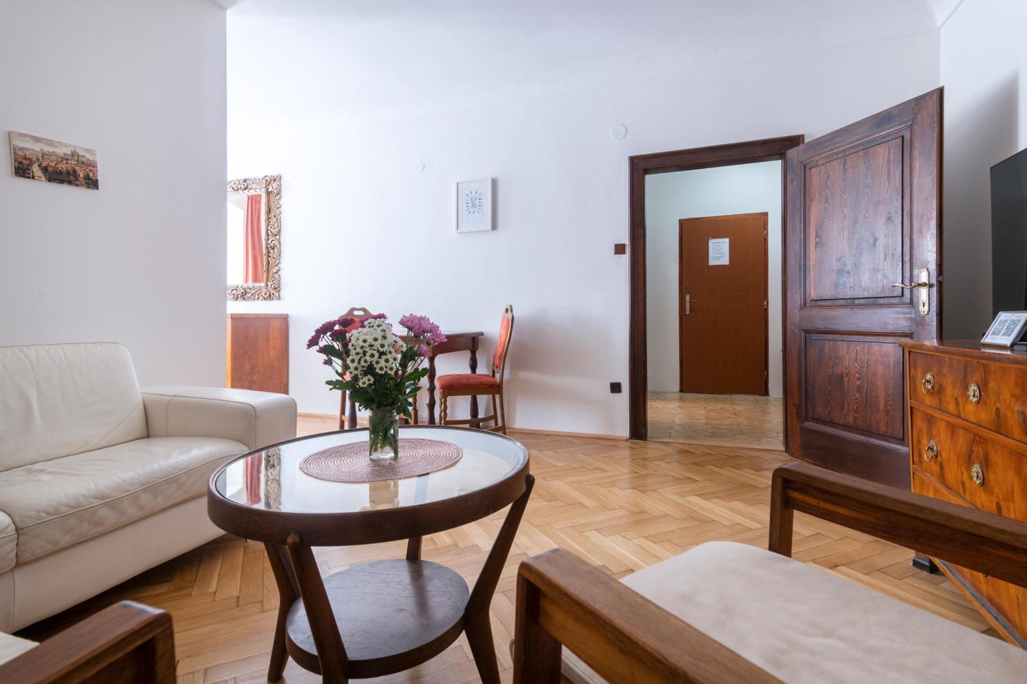 Historic Spirit At Studio Under The Prague Castle — Photos 2